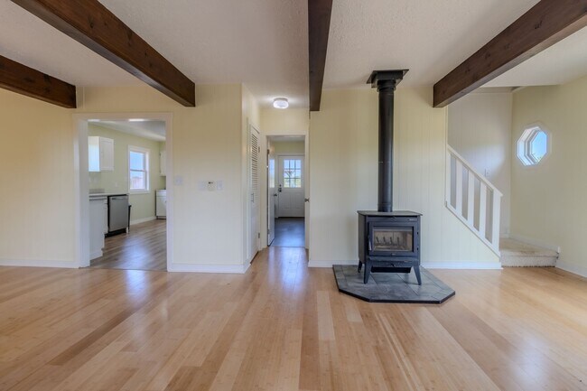 Building Photo - 7825 S Lake Leelanau Dr