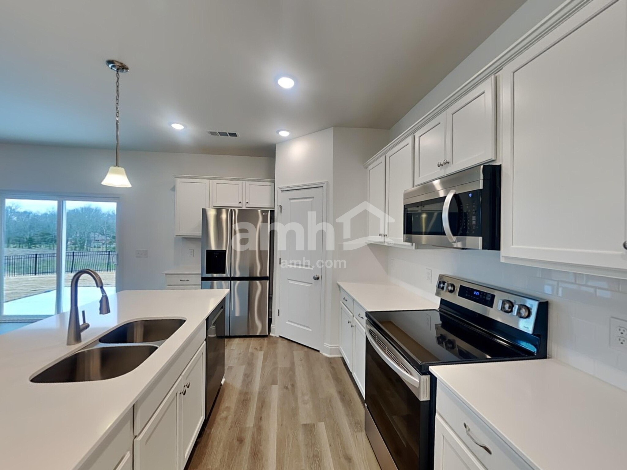 Building Photo - 741 Castor Ct