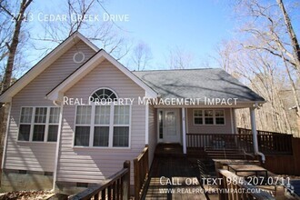 Building Photo - 3 Bedroom 2 bath Tranquil Woodland Retreat...