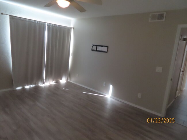 Building Photo - Beautiful 2 Bedroom 2 bath Condo In Scotts...