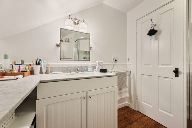 Building Photo - Elegant, Light-Filled Furnished Alameda Home with Indoor-Outdoor Living