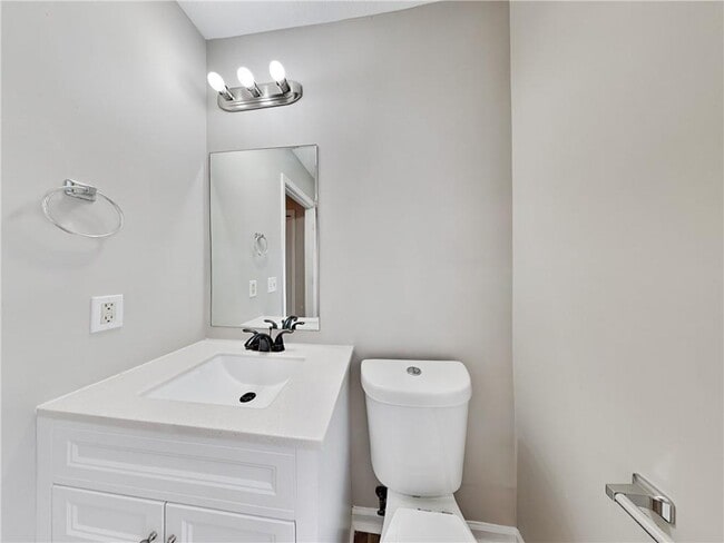 Building Photo - 729 Cooper St SW