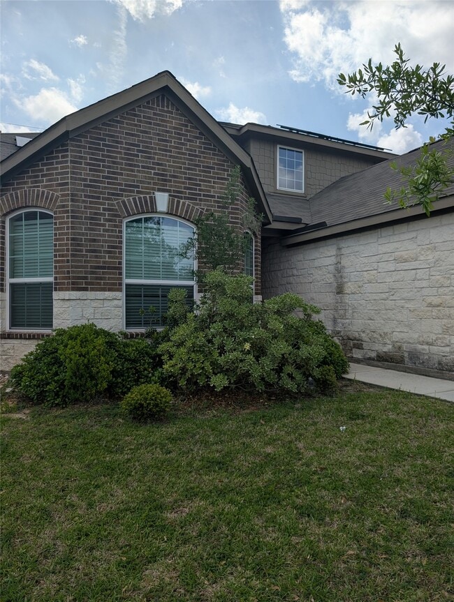 Building Photo - 21210 Echo Manor Dr
