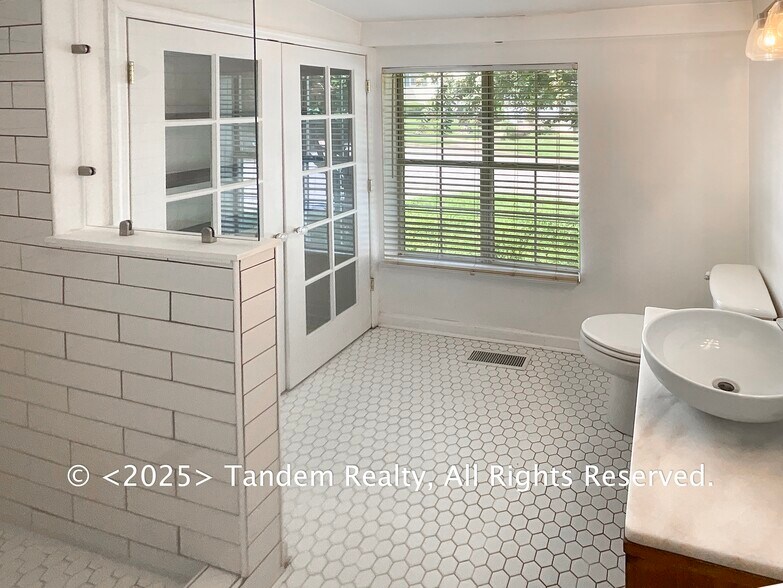 Building Photo - 401 Cleves St