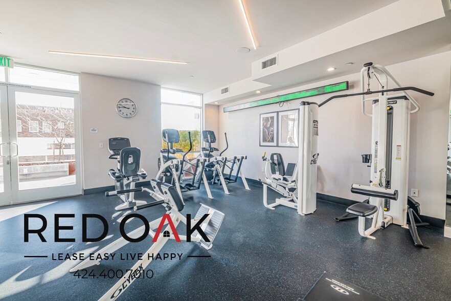 Building Photo - 1331 W 7th St