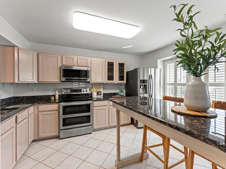 Building Photo - 8638 Dellway Ln
