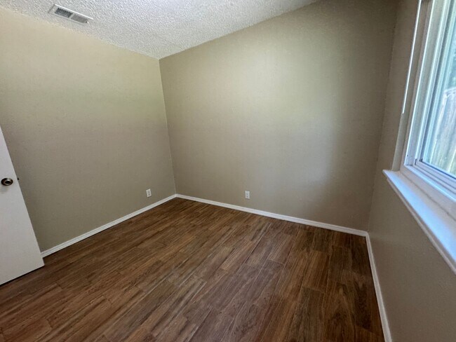 Building Photo - 10138 Inridge