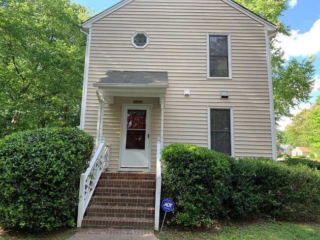 Building Photo - North Raleigh Townhome-Large Bedrooms -1.5...