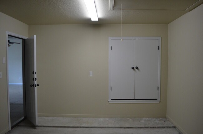 Building Photo - 2002Tru