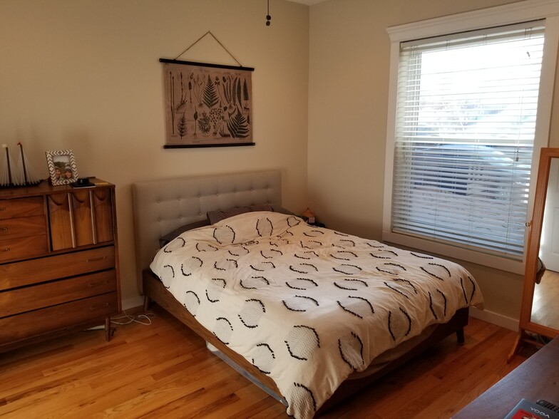 Main bedroom with furniture. - 1231 31st St