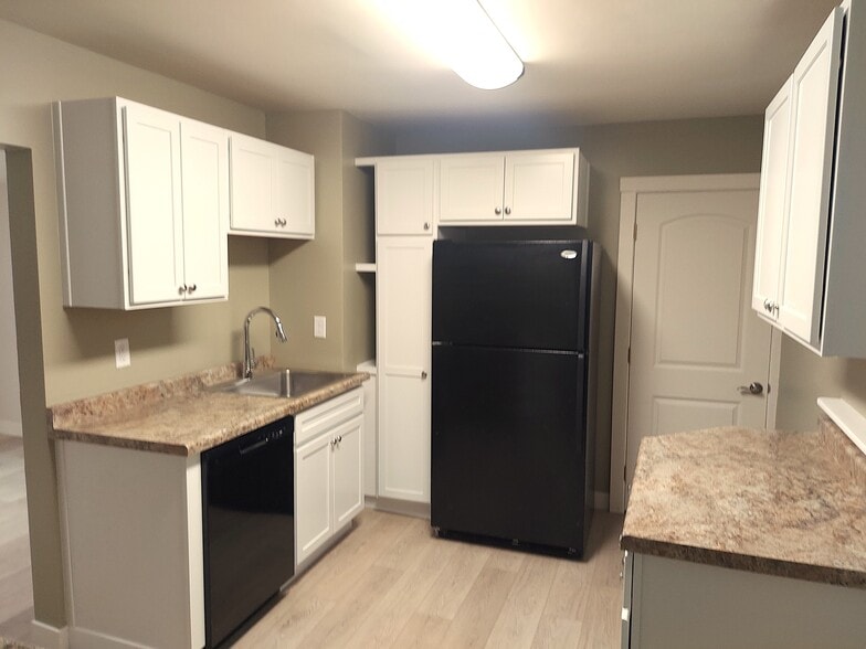 Building Photo - 806 N State St