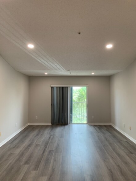 Building Photo - 9905 Westwood Dr