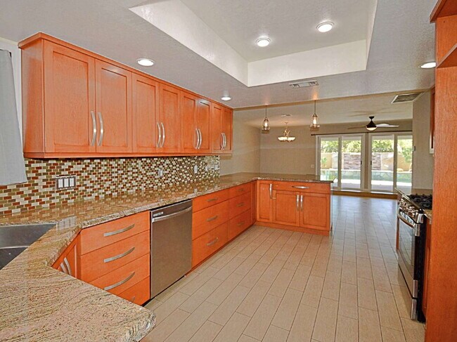 Building Photo - Cozy 3 bed 2 bath Cathedral City home