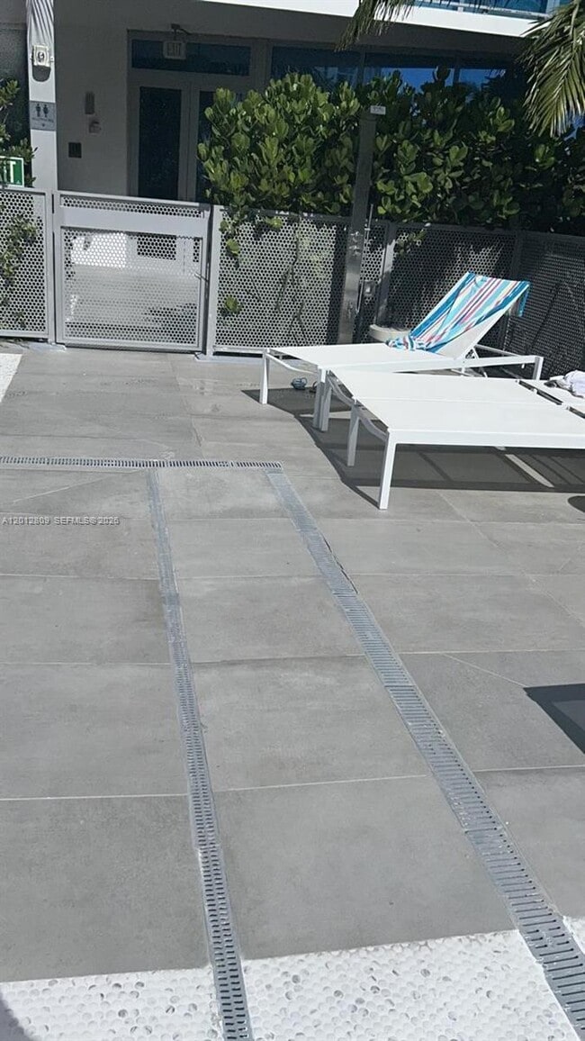 Building Photo - 17550 Collins Ave