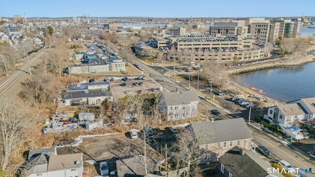 Building Photo - 113 Pequot Ave