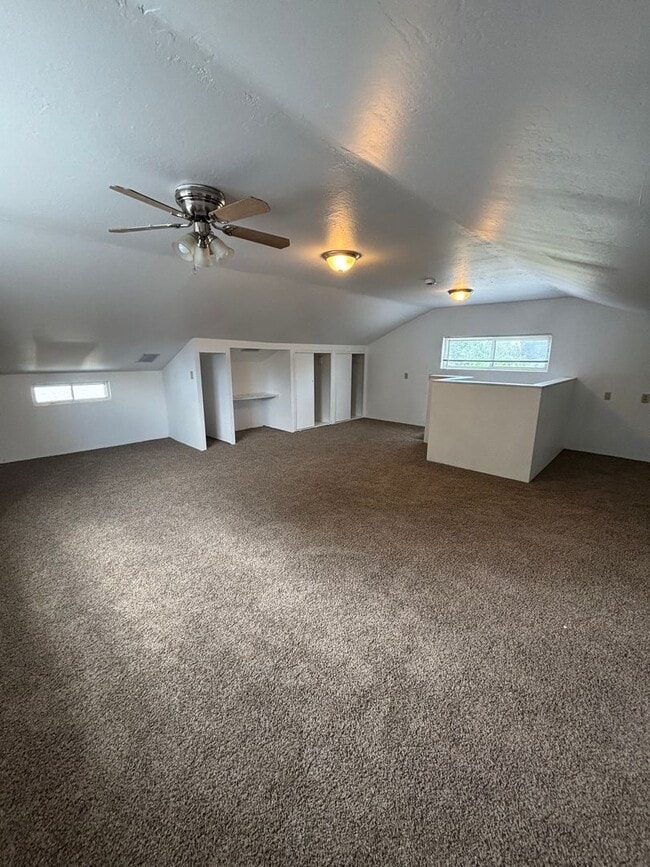 Building Photo - Great Home With Lots of Space