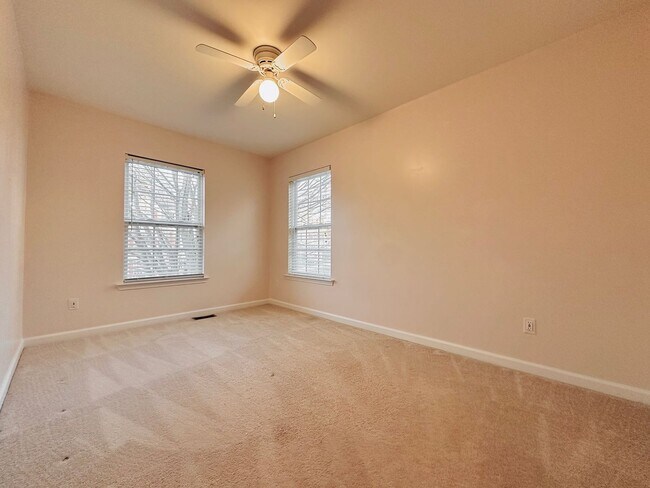 Building Photo - End-Unit 3BR Townhome Minutes to NCSU, Downtown & Crossroads