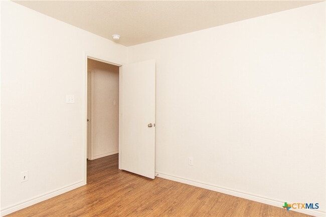 Building Photo - 401 Bonnie Dr