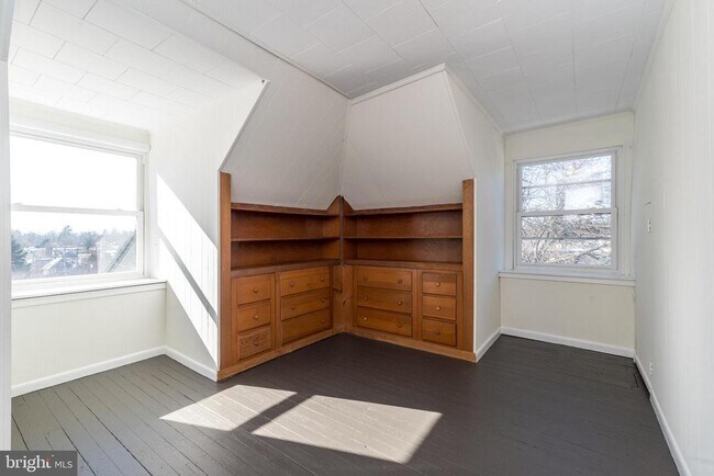 Building Photo - 7738 Ardleigh St