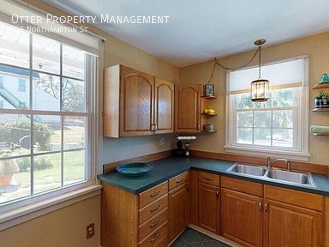 Building Photo - 3BR/2BA Spacious Home with Private Fenced ...