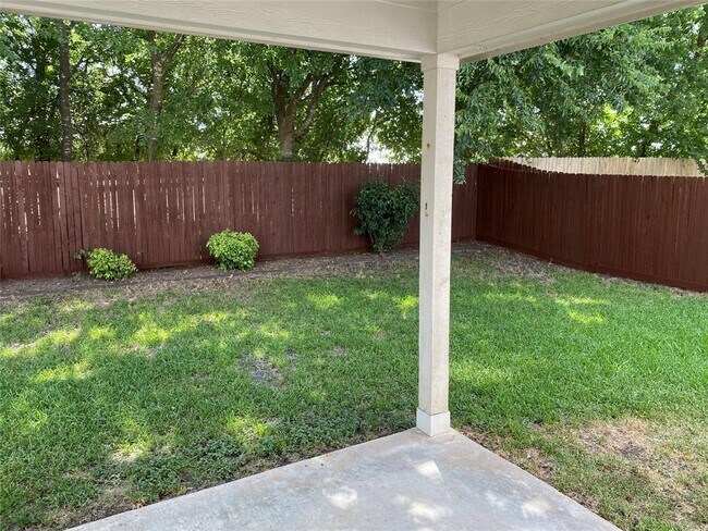 Building Photo - 30318 Bumble Bee Dr