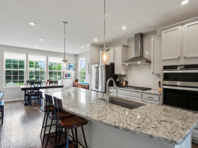 Building Photo - 202 N Sydney Ct