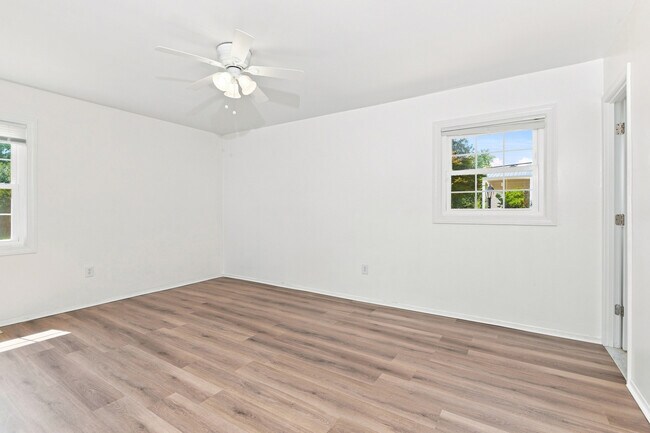 Building Photo - 12823 Holiday Ln