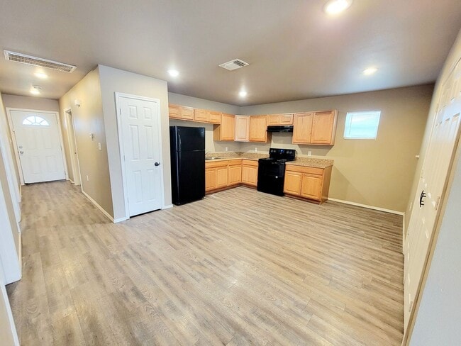 Building Photo - 3 bedroom 2 bath home