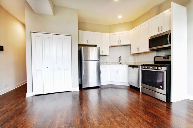 Building Photo - 1854 W 18th St