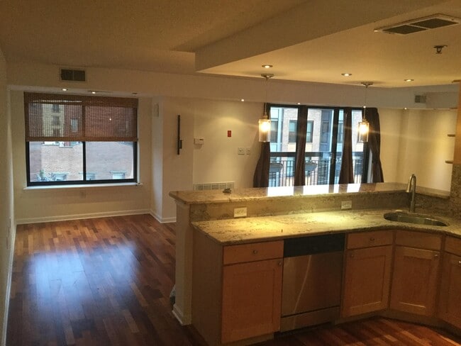 Building Photo - 700 1st St