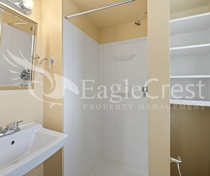 Building Photo - 105NSP