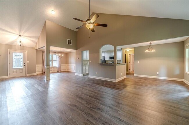 Building Photo - 511 Lena Dr