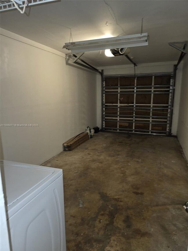 Building Photo - 5022 SW 93rd Ave