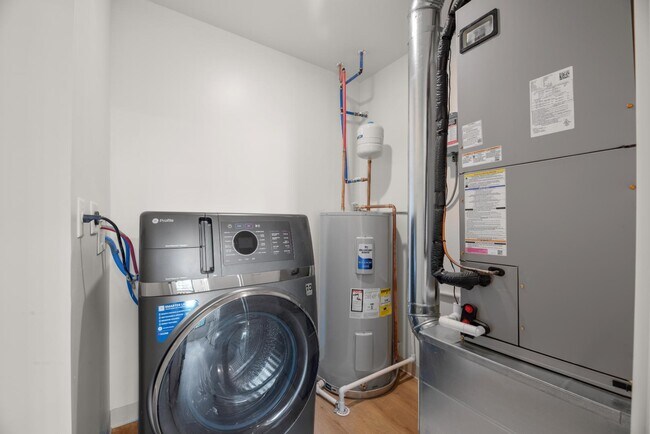 Building Photo - 301 N Mulberry St