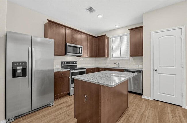 Building Photo - 400 Bedford Falls Ln