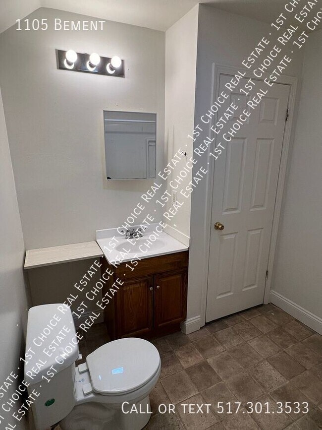 Building Photo - 1105 Bement-