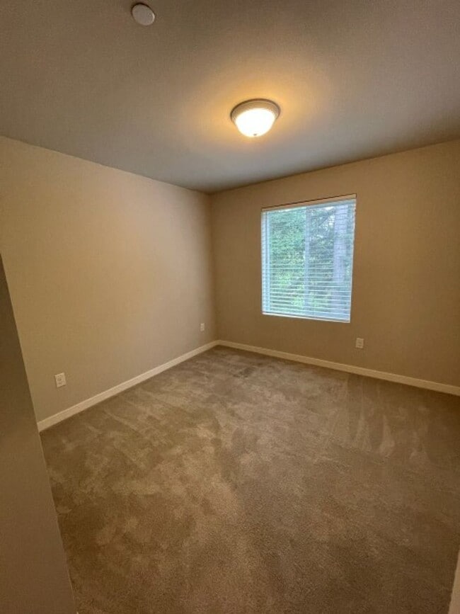Building Photo - 4bd/3.5ba Lynnwood Townhome