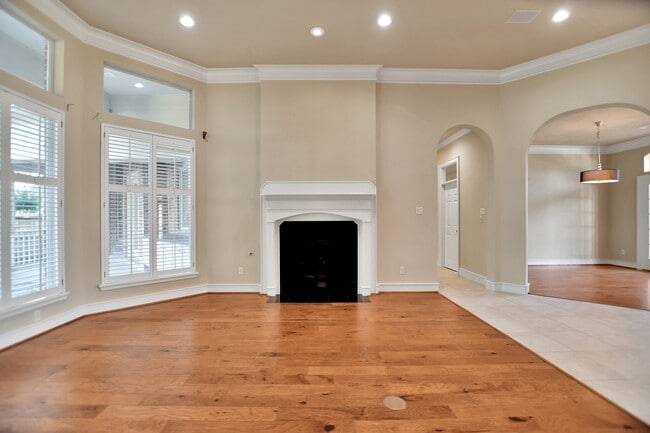 Building Photo - 6615 Butler Oaks Ct