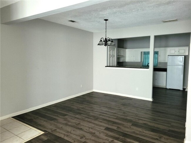 Building Photo - 7620 Creekside Ln