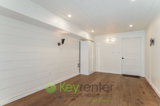 Building Photo - Modern 3 Bedroom with Office Space, Balcon...