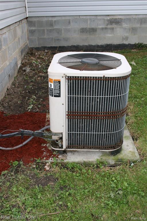 Building Photo - 3268 Troy Ave