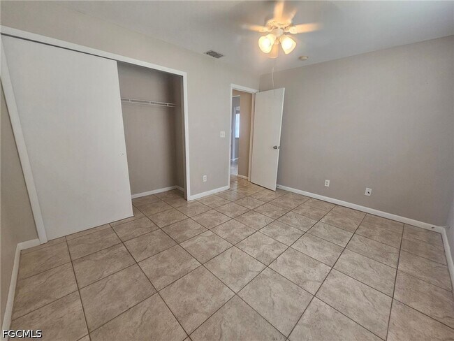 Building Photo - 1101 SW 48th Terrace