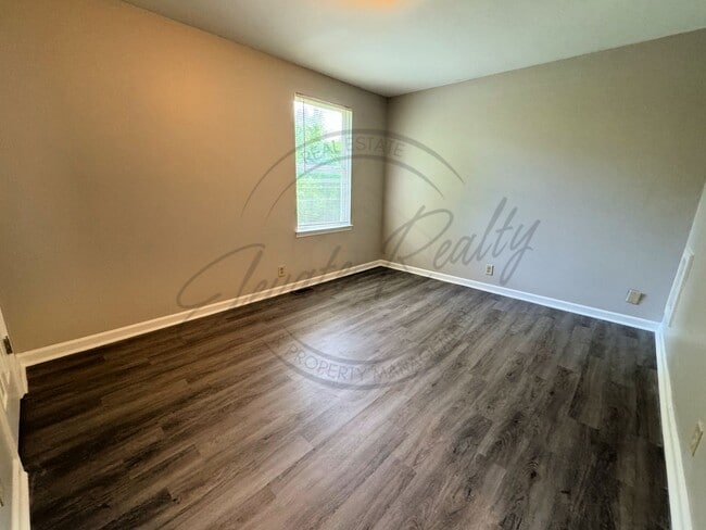 Building Photo - Updated Two-Bedroom Duplex for Rent Near Trinity Hills, Nashville!