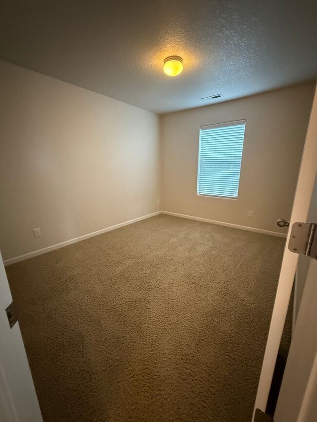 Building Photo - Beautiful Contemporary Home in Hillsboro