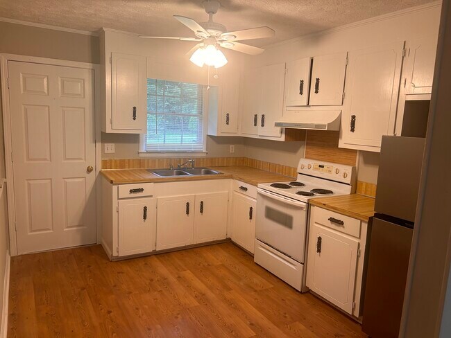 Building Photo - 3487 Wax Rd SE