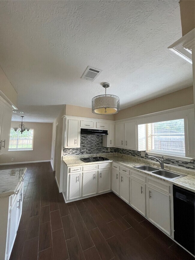 Building Photo - 4527 Geneva Dr