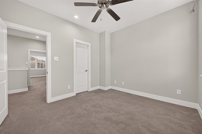 Building Photo - 8802 Hollister Pine Ct