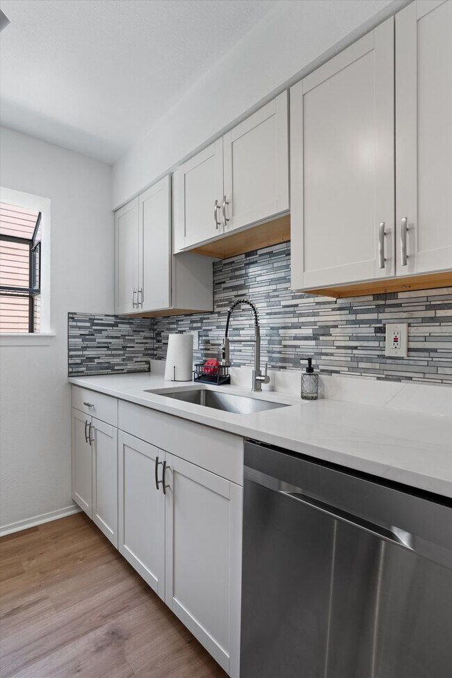 Building Photo - Perfectly Located 1-Bedroom Condo For Lease