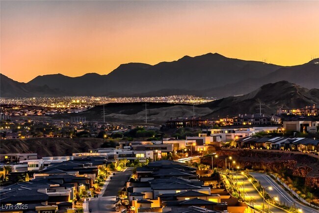 Building Photo - 375 Portus Delphini Ct