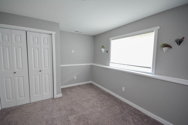 Building Photo - Gorgeous 4br home on nice lot with no backyard neighbors!
